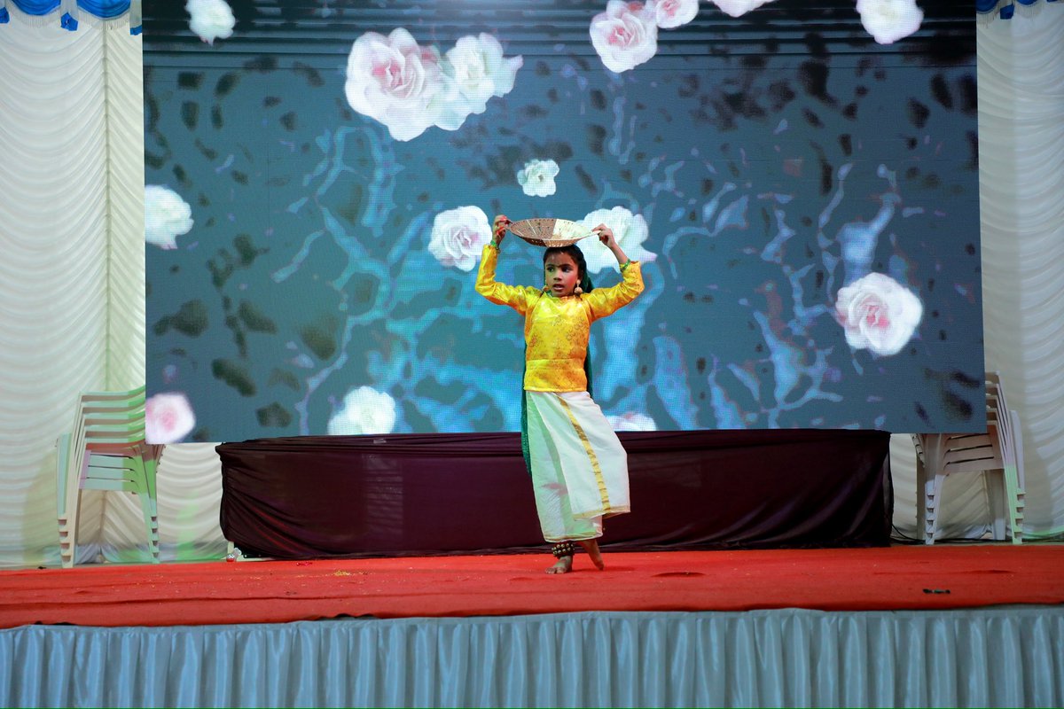 LeMondeOfficial's tweet photo. Annual day @ Le Monde. https://t.co/ViCFqIvUYl