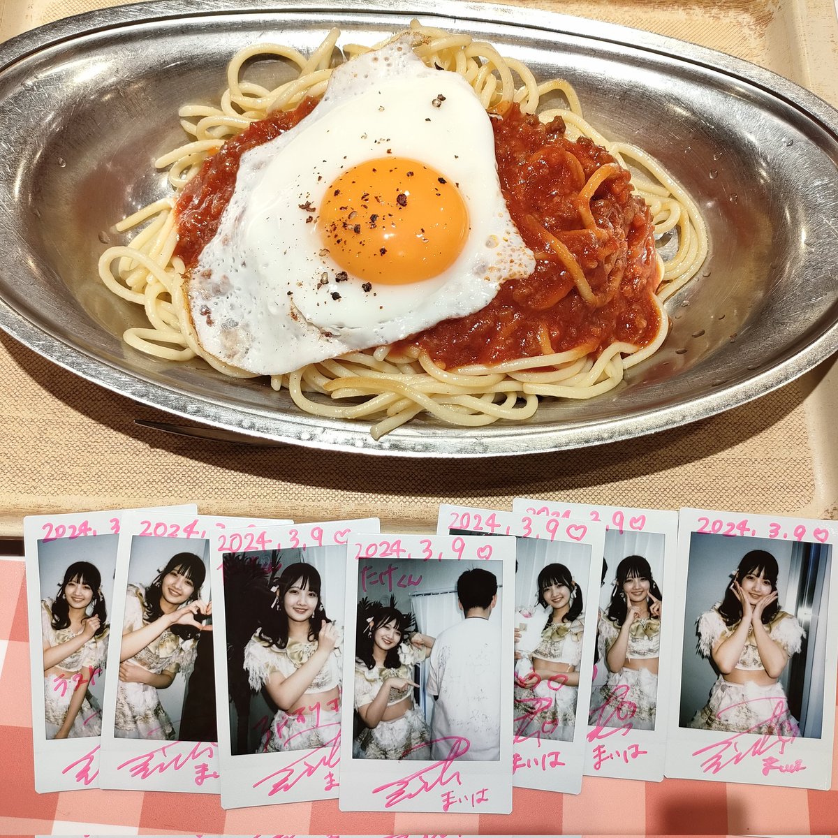 manamin_ouen's tweet photo. ガチ推ししてたアイドルグループの最後の飯チェキです😭
ホントに楽しい日々の想い出をありがとうございました!!
 #andonly  #アドオリ
 #望月まいは  #アイドル
 #飯チェキ  #チェキ
 #推し活  #卒業 https://t.co/fJSv6Zh9xF