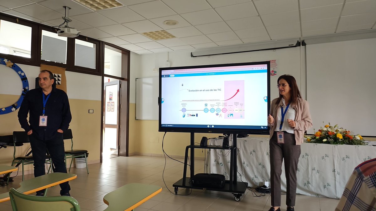 El Área de Tecnología Educativa  participa hoy en las #jornadaSTEAMnuevosdesafios  del CEP La Palma con el taller "Seguridad y protección de datos" @EducacionCan