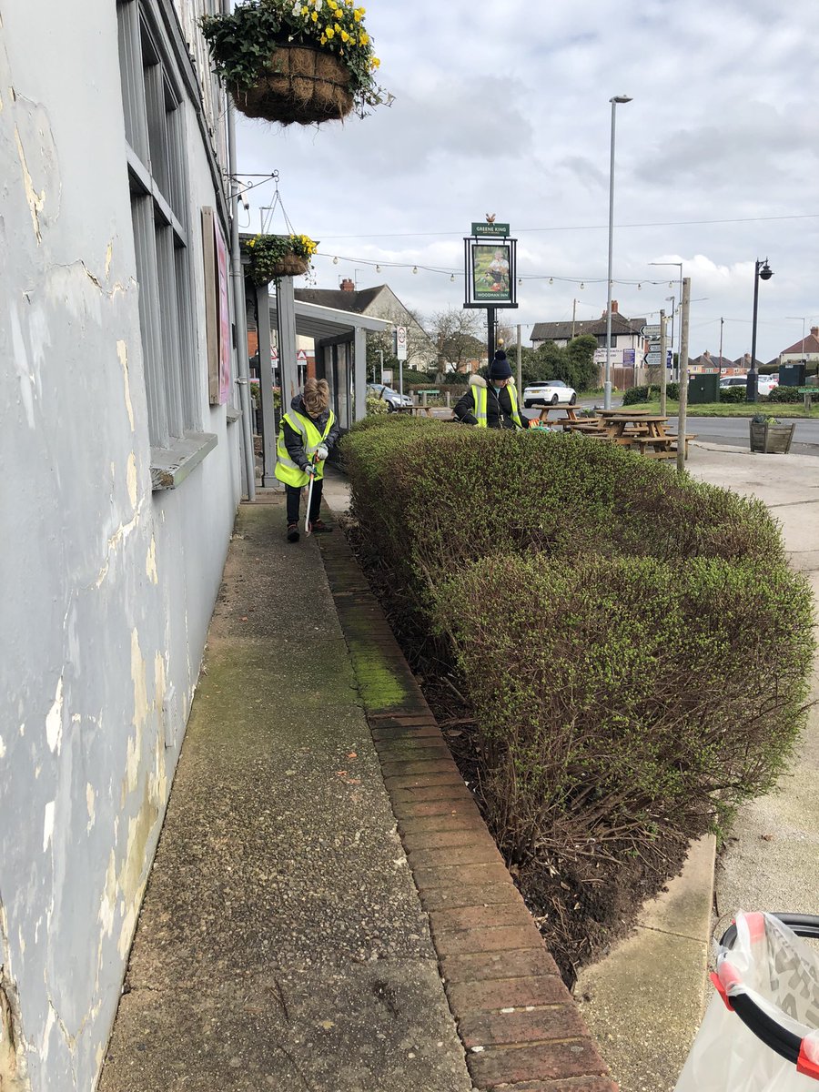 bilbrookfriends's tweet photo. Don’t worry @greeneking the community will litter pick outside your pub and car park for you. Clearly your staff can’t be bothered.
#corporatesocialreponsibity https://t.co/myS6dLFKYi