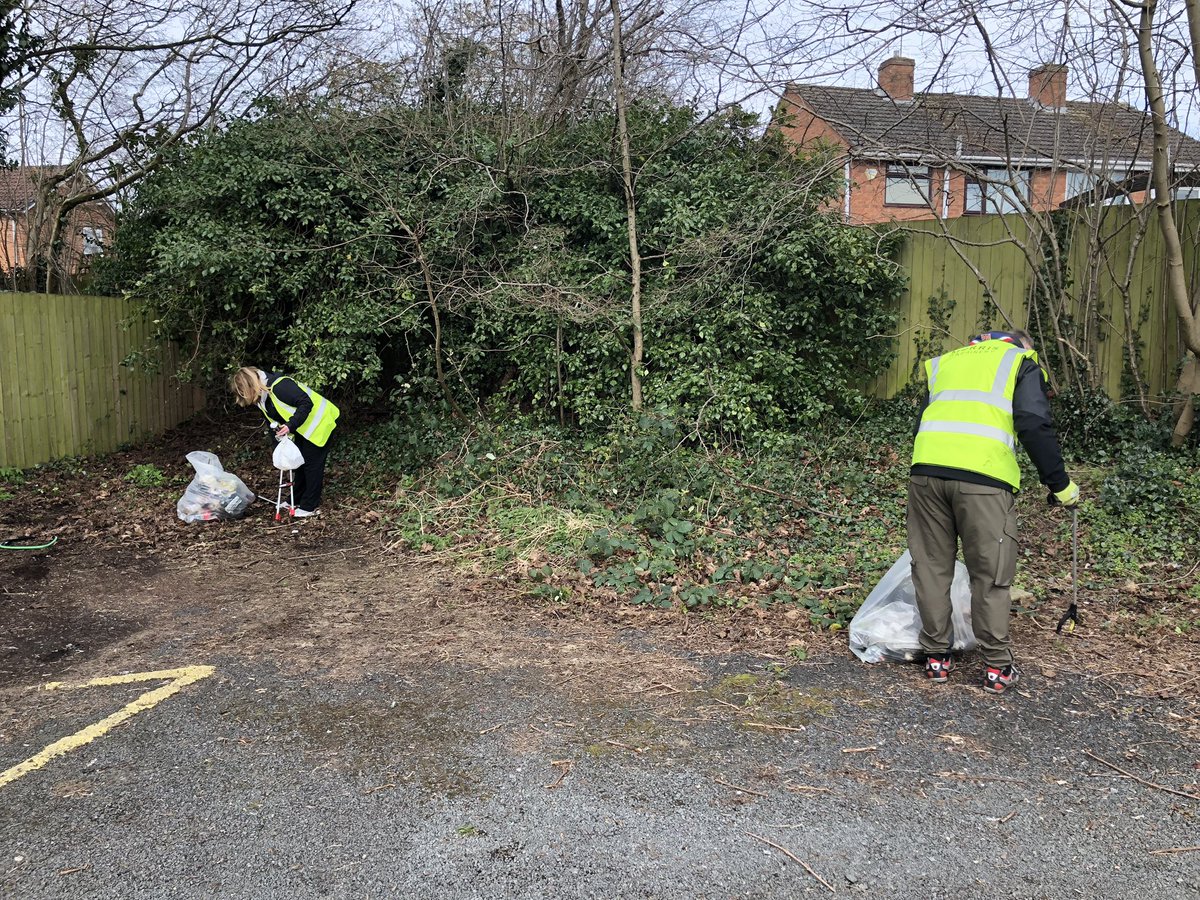 bilbrookfriends's tweet photo. Don’t worry @greeneking the community will litter pick outside your pub and car park for you. Clearly your staff can’t be bothered.
#corporatesocialreponsibity https://t.co/myS6dLFKYi