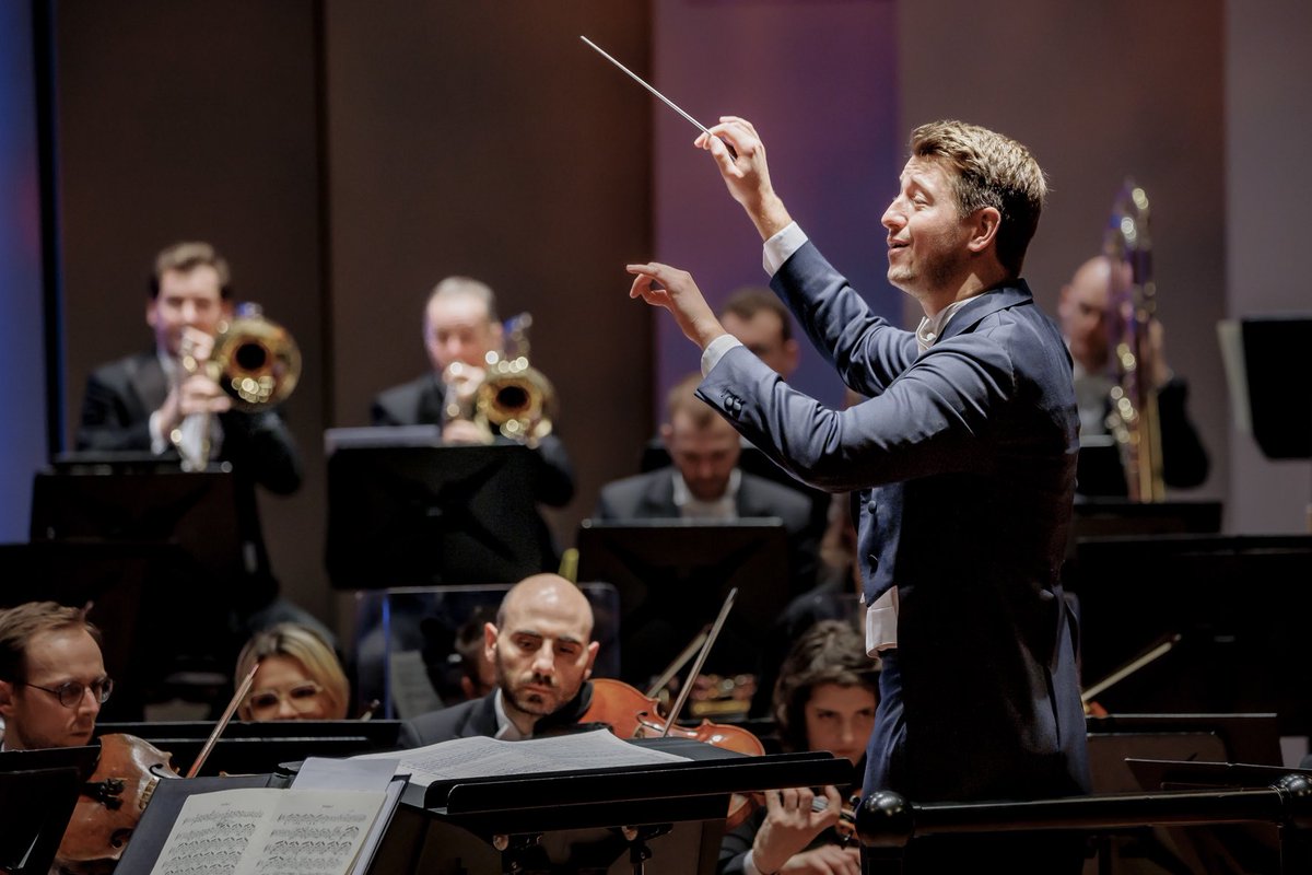Alpine Symphony - “Chief conductor Duncan Ward breathes air, panache and charge into the truckload of notes, and appears to have an excellent insight into the score” De Limburger, Maurice Wiche ⭐️⭐️⭐️⭐️ @philzuid @AskonasHolt 📸 focuss22