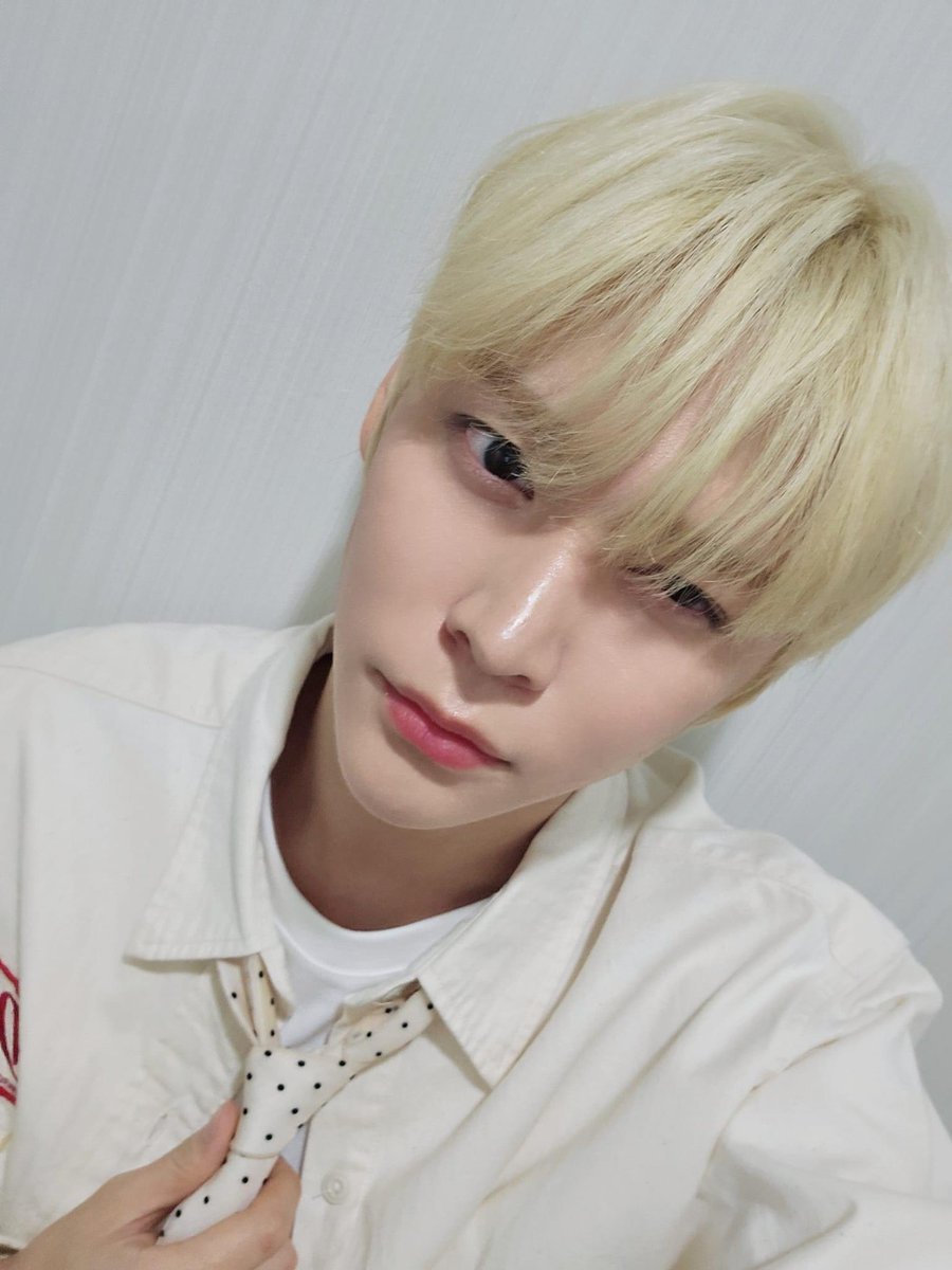 mrfallininluv's tweet photo. Blonde https://t.co/t9Z5fJlRIC
