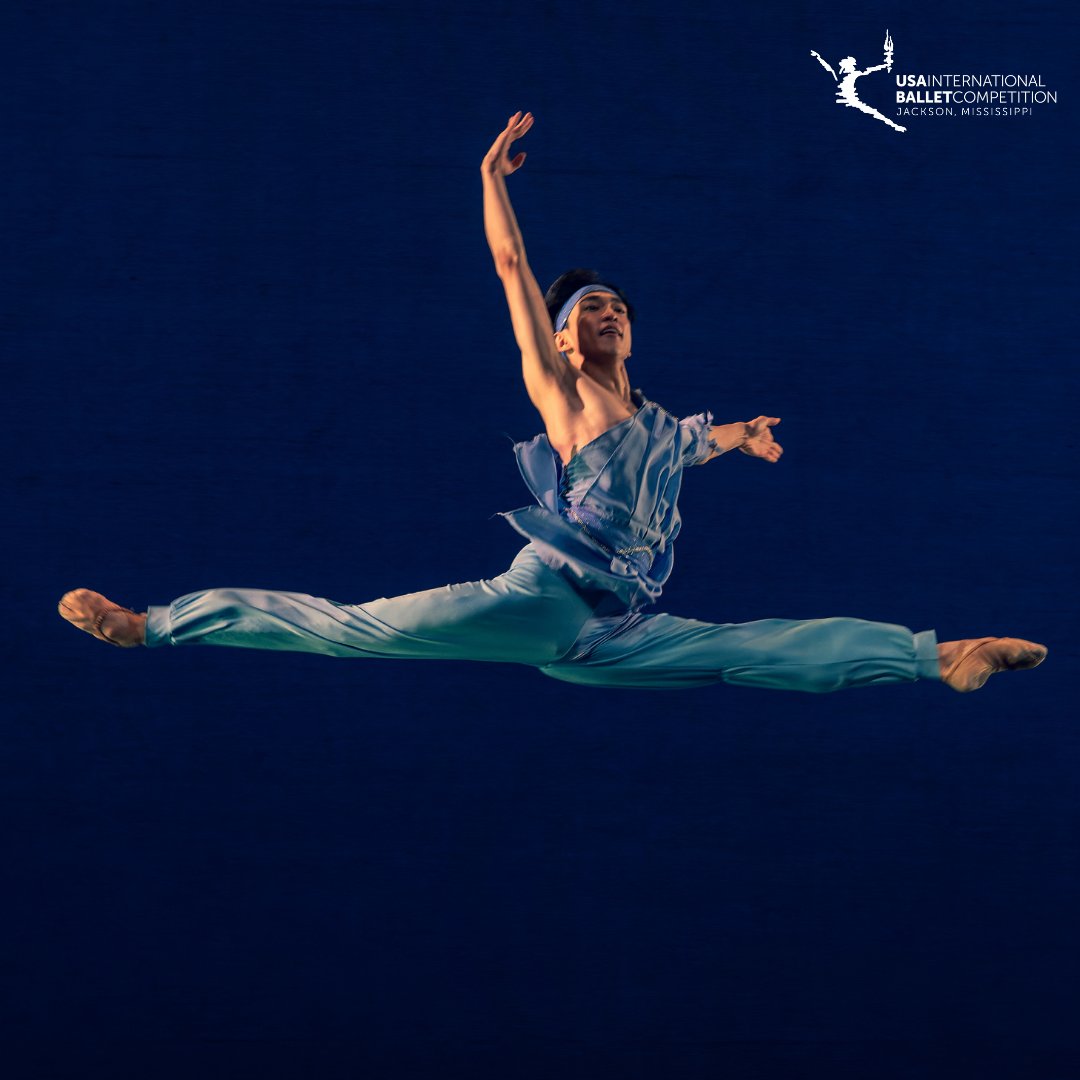 USAIBC's tweet photo. Jumping into the weekend! ❤️✨

Dancer: Galtulga Khurelbaatar
Photography: Richard Finkelstein
Lighting: Jared A. Sayeg
.
.
.
.
.
#usaibc #dancejxn #springitme #classicalballet https://t.co/6jawKMYr10