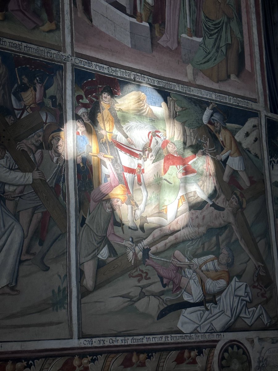 Alonein43672278's tweet image. #photography #chapel #frescoes #light