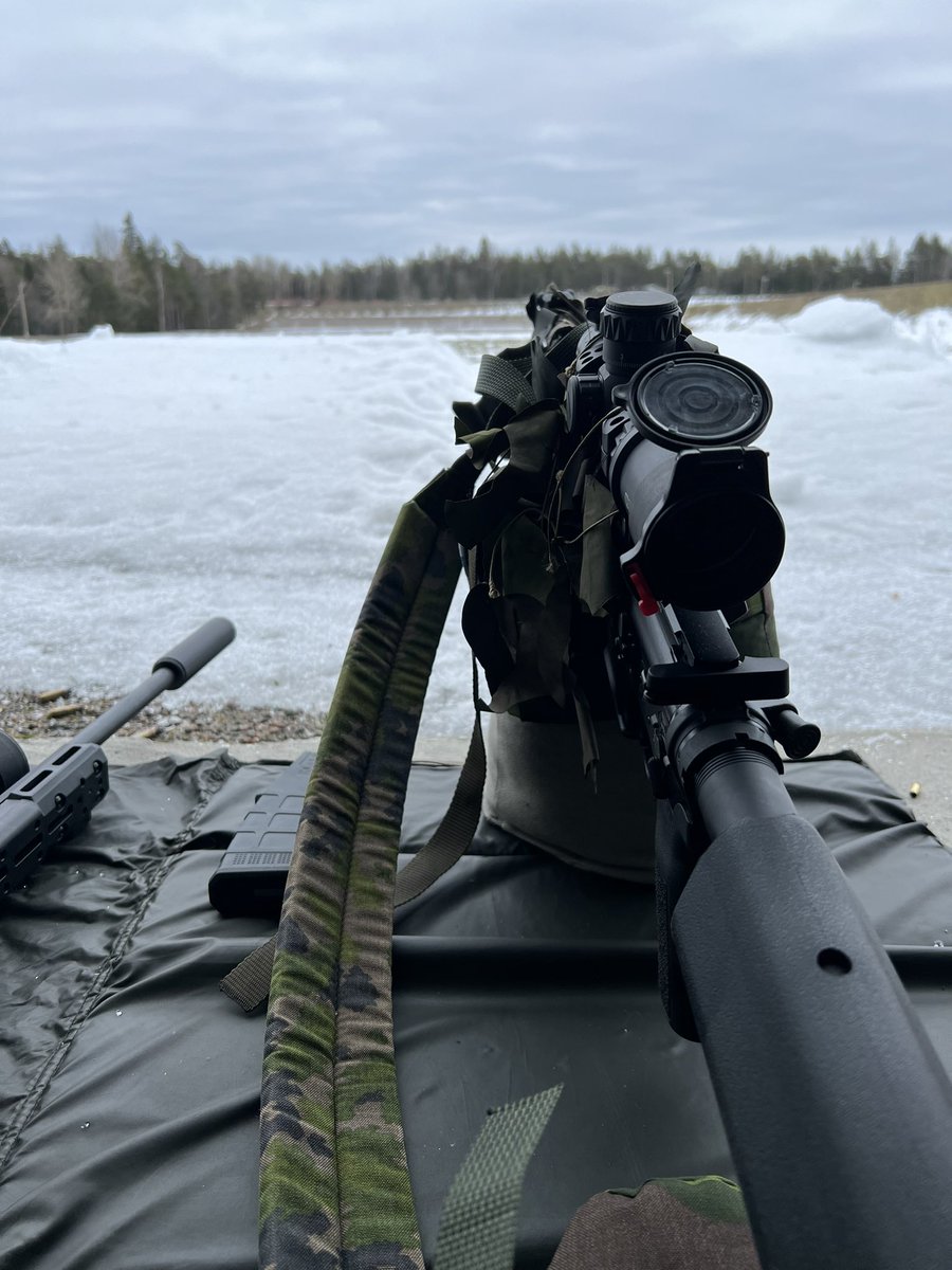 PetriSuur's tweet photo. Hieman piekkarin ja arskan ulkoilutusta 300 radalla. Molemmilla sai jotain jopa aikaan.
#ammunta
#ampumarata
#reservi
#reserviläinen https://t.co/KxIS2zxtaX