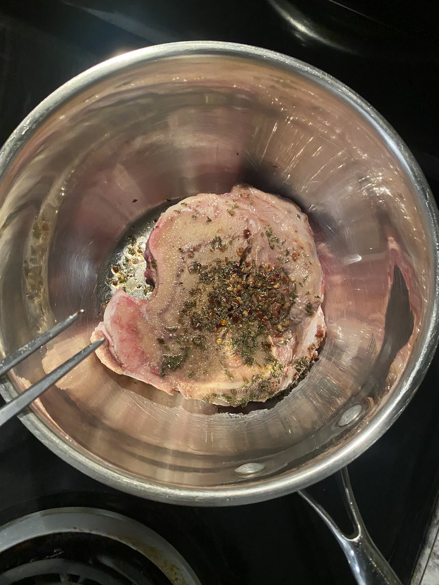 peacebabyindia's tweet image. instead of pork or turkey I find beef shanks are great with white beans and it’s less than $2…#whohungry #beefshanks #indiascookingadventures #whitebeans