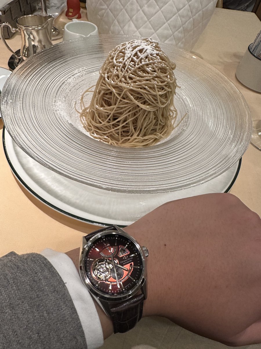 boshi_boshi_'s tweet photo. 本日の相棒は「オリエントスター モダンスケルトン WZ0341DK」でした。
和栗モンブランと栗色文字盤のウォッチで一枚！ https://t.co/l615EVkexm
