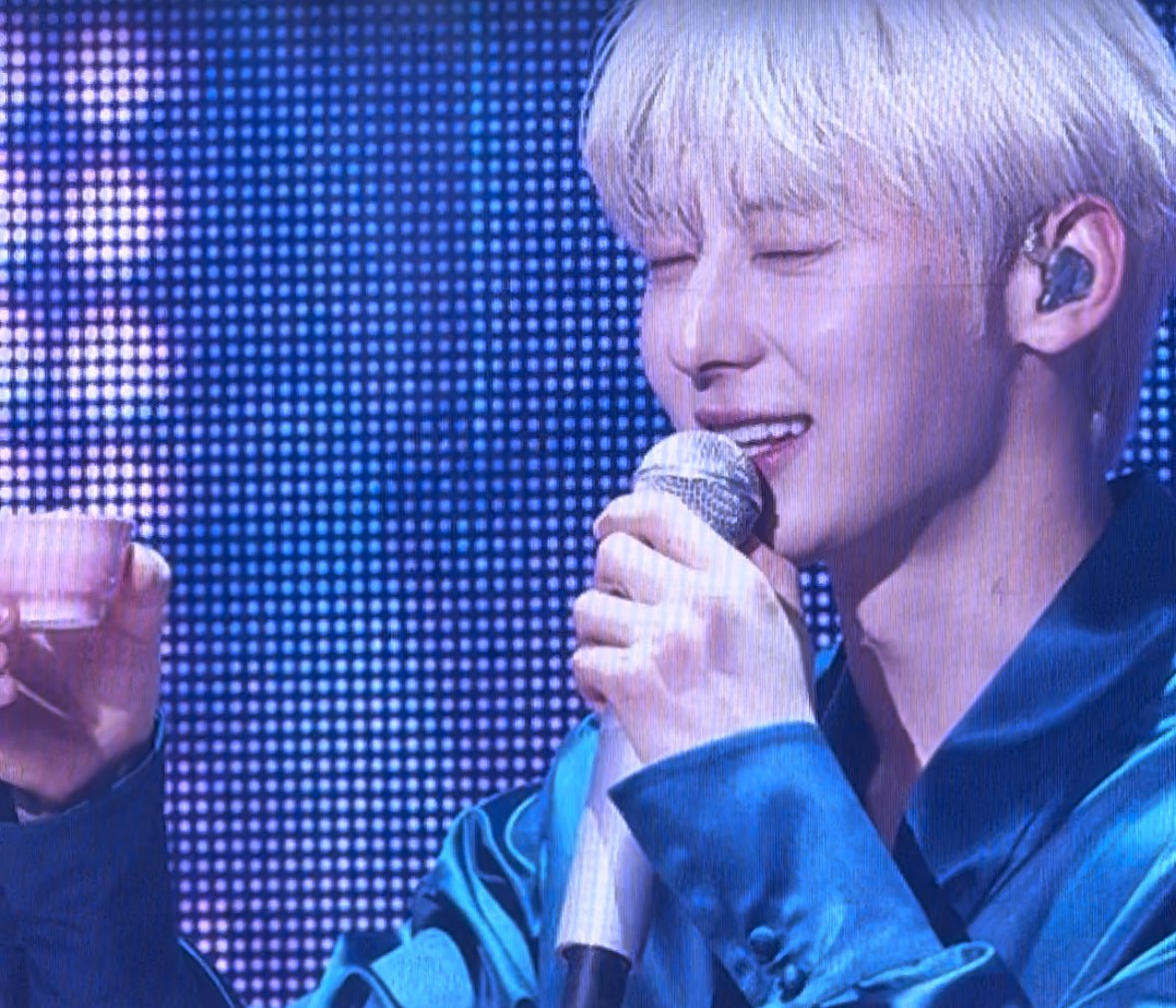 Tue0930's tweet photo. 윙크 꾸준히 못 하는 거 너무 귀여움ㅠㅜ https://t.co/LqtYUipzmi