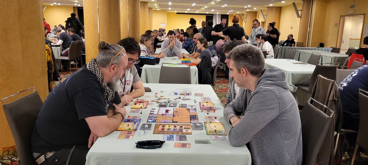 2d6Magazine's tweet photo. #Evento #ProtosyTipos
Este año se prueban oficialmente más de un centenar de prototipos de autoria nacional, más otros muchos que llevan al evento los miembros de la @asociacionludo
#PyT24 https://t.co/YN0Zt63FNd