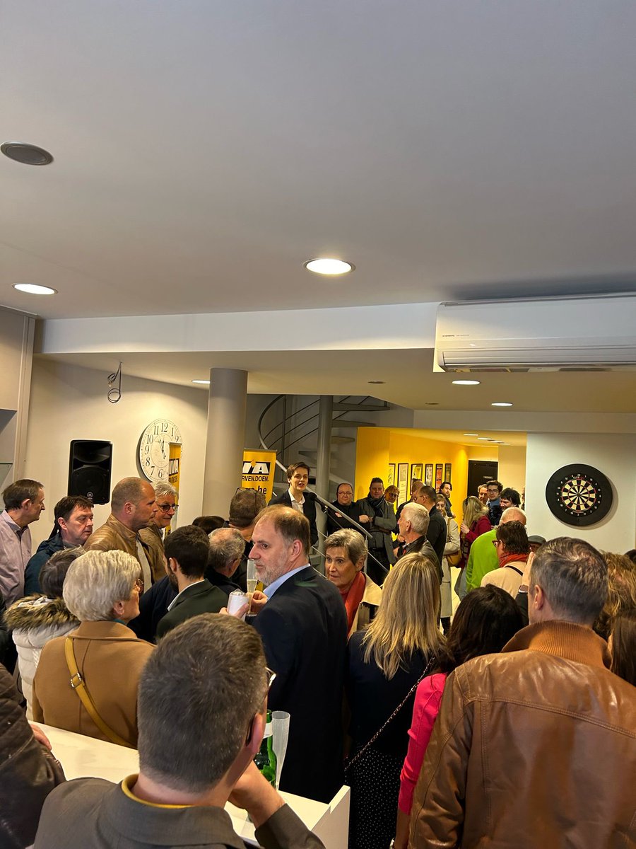 Jeroen Bergers🎗️ (@jeroen_bergers) on Twitter photo Ons Vlaams huis in Vilvoorde is geopend. Tot in oktober zijn jullie hier welkom voor een koffie, een babbel en al onze evenementen. ✌️
Fantastische sfeer met een fantastische ploeg. Vlaams huis, vol huis! 🦁
<a href="/FranckenTheo/">Theo Francken</a> <a href="/BenWeyts/">Ben Weyts</a> <a href="/Assita_Kanko/">Assita Kanko MEP</a> <a href="/SafaiDarya/">Darya Safai MP</a> <a href="/kris10vanvaer/">Kristien Van Vaerenbergh🎗️</a> Ons Vlaams huis in Vilvoorde is geopend. Tot in oktober zijn jullie hier welkom voor een koffie, een babbel en al onze evenementen. ✌️
Fantastische sfeer met een fantastische ploeg. Vlaams huis, vol huis! 🦁
<a href="/FranckenTheo/">Theo Francken</a> <a href="/BenWeyts/">Ben Weyts</a> <a href="/Assita_Kanko/">Assita Kanko MEP</a> <a href="/SafaiDarya/">Darya Safai MP</a> <a href="/kris10vanvaer/">Kristien Van Vaerenbergh🎗️</a>