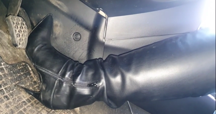 DazeOrg's tweet photo. https://t.co/RN75pVY71d #rev #revving #mazda #heels #pedals #pedalpump #pedalpumping #boots #pedaltothemetal #bootfetish #leatherboots #stilettos #stilettoboots #guessboots #c4s #clips4sale #hardrev #Intenserev https://t.co/OiDrLb0OTp
