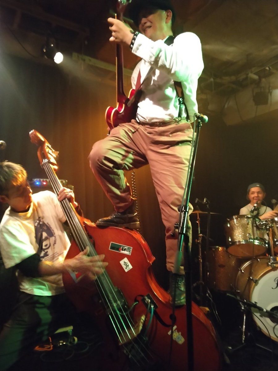 Bonny19840802's tweet image. ホブルディーズとエスキモーズ最高やったな🥺🥺🥺
ホブルディーズはアンコールでかわいいデイビー演ってくれたよ😢

#HOBBLEDEES