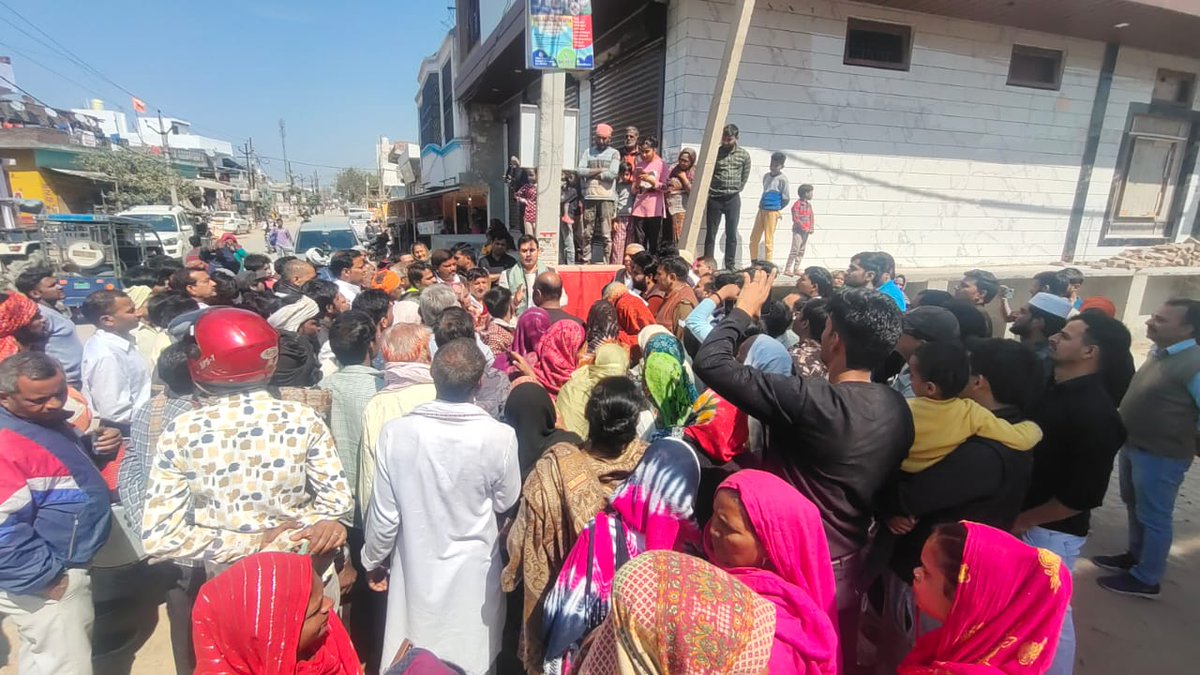 nkgurjar4bjp's tweet photo. #transformingloni
लोनी नगरपालिका में जलनिकासी व मार्ग का आवागमन सुगम बनाने हेतु 1 करोड़ से अधिक के विकास कार्यों का अगरोला, रामपार्क और नंदा कॉलोनी को जोड़ने वाले संपर्क मार्ग का उद्घाटन कर जनता को समर्पित किया।
1/2
#mlaloni #आओ_मिलकर_लोनी_सँवारे #BJP4IND #BJP4UP https://t.co/YulTCtBol2