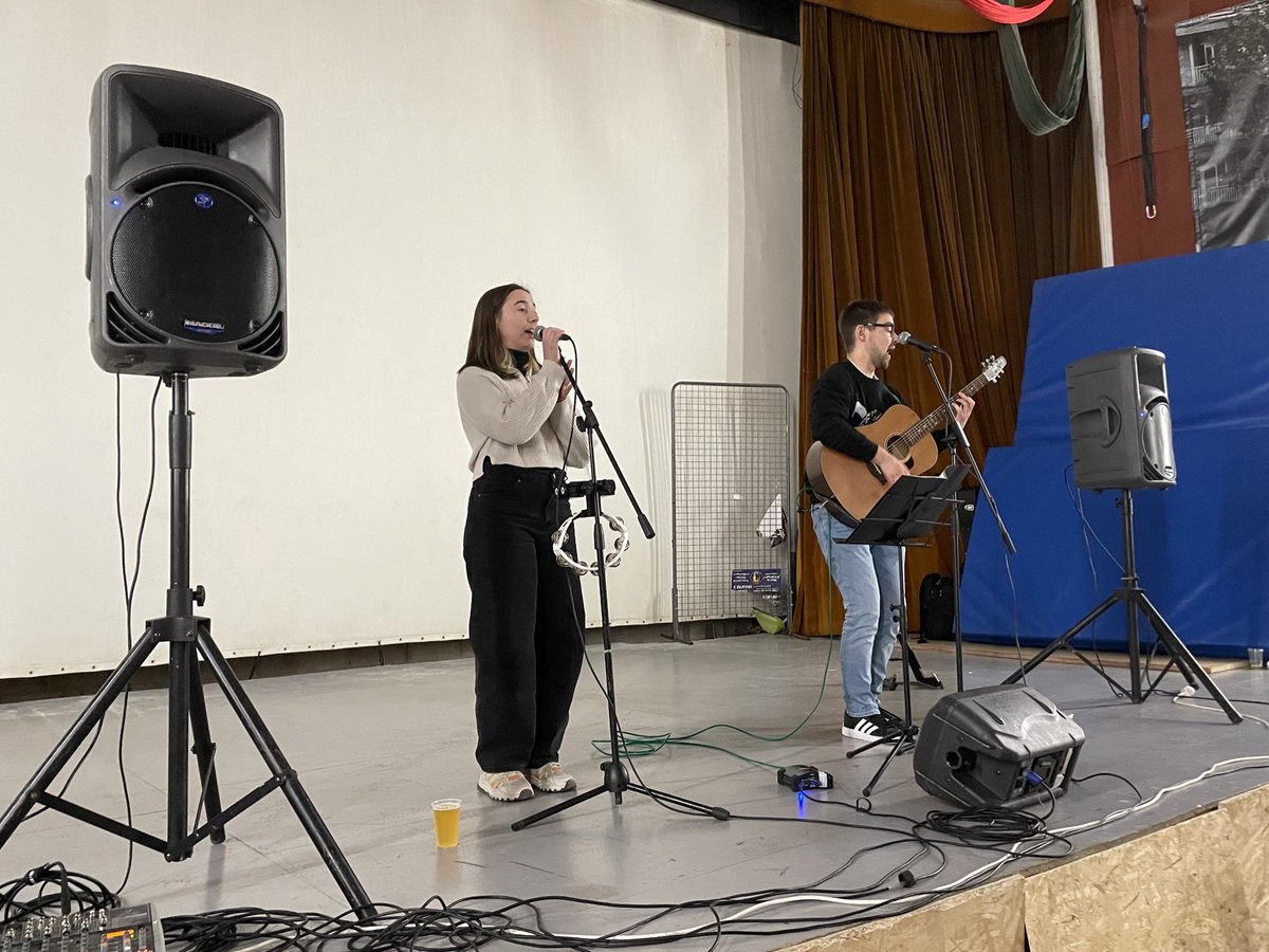 El grup musical <a href="/patorratt/">Pa Torrat</a> acompanya el vermut de la XXII Calçotada Popular del Casal Panxo. En una estona començarem a repartir la teca! 🔥