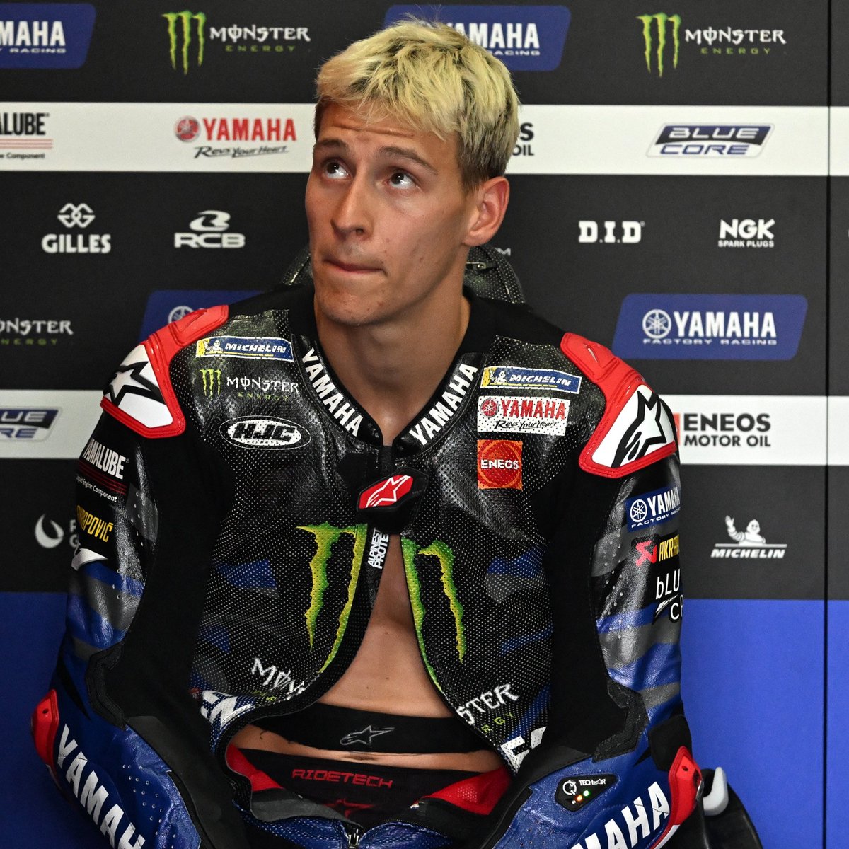 MacronEmmanuell's tweet photo. J’en ai marre de voir un homme en or @FabioQ20 de perdre dans les méandres de Yamaha. C’est exactement comme l’année dernière. Ne nous fait pas croire qu’il y’as des améliorations.. pas à nous https://t.co/tgsDoUE5dd