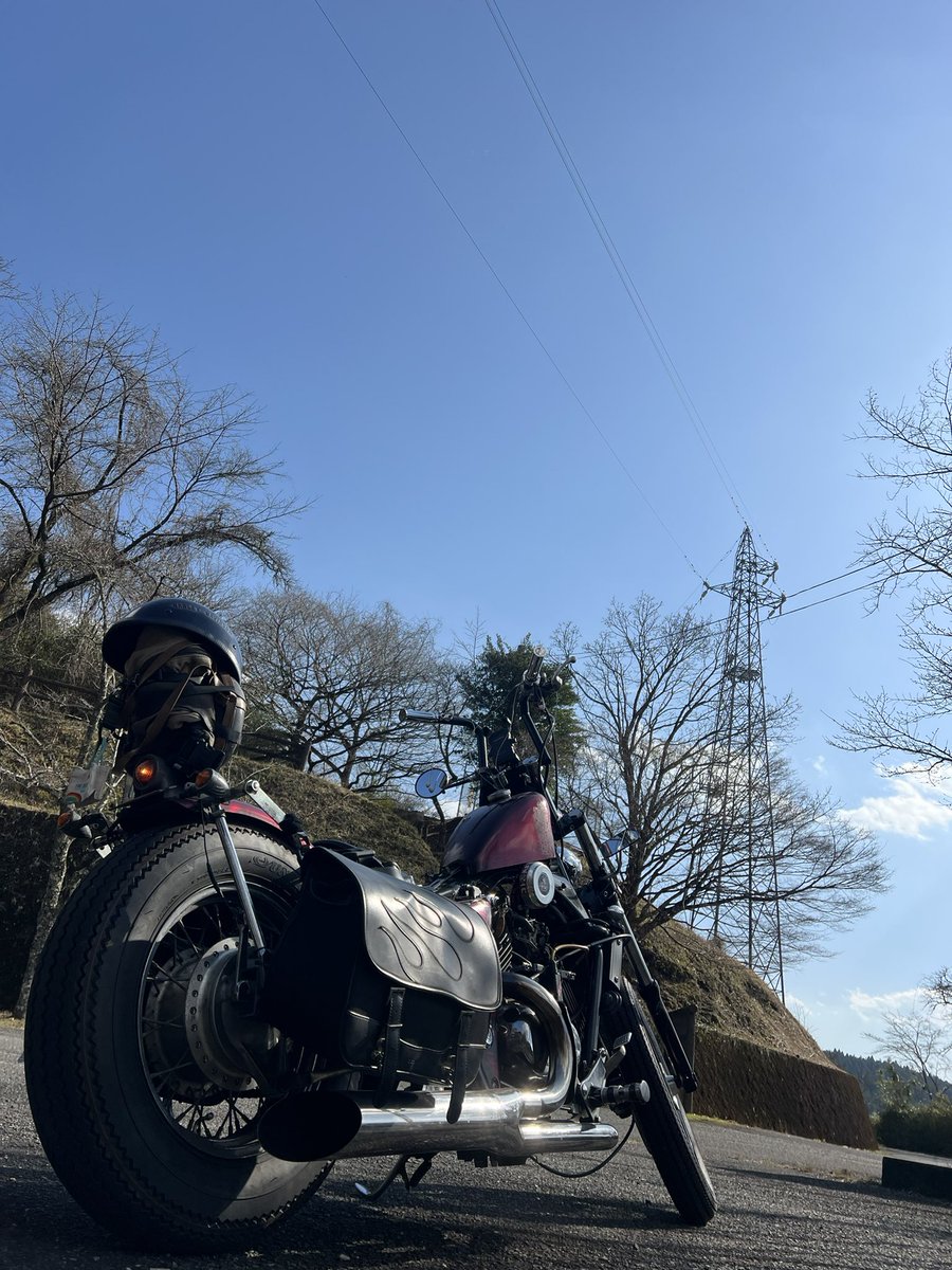 Naohirotarou's tweet photo. 流石に上着無しではまだまだ寒い🥶
皆様ご注意を⚠️
#神風一門 #亜種羅 #九州ツーリング #CRAZYBURGER https://t.co/zFdrswXi9j