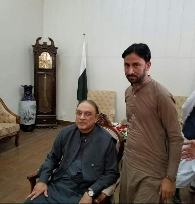JhangeerKhanPYO's tweet photo. ایک زرداری سب پہ باری۔۔🇱🇾✌️
پاکستان پیپلز پارٹی پارلیمنٹرین کے صدر آصف علی زرداری پاکستان کے کے 14 ویں صدر مملکت بھاری اکثریت سے منتخب۔۔
جیالوں کو جیت مبارک ہو۔@AAliZardari https://t.co/CUUH4lB3nb