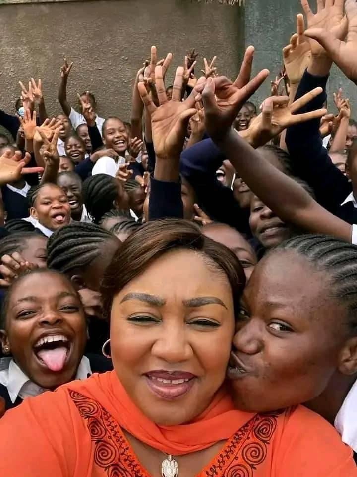 Yan MAMBO (@yanmambo155770) on Twitter photo #SamediSELFIE
Quoi de mieux pour clôturer la journée de la célébration des droits des Femmes que l’anniversaire de la Mère de toute une Nation 🥰
Joyeux anniversaire Maman <a href="/DeniseNyakeru/">Denise NYAKERU TSHISEKEDI</a> <a href="/FondationDNT/">Fondation Denise Nyakeru Tshisekedi</a>
Merci pour la Lumière que vous êtes pour cette Nation 🙏🏻
L'OURS BLANC #SamediSELFIE
Quoi de mieux pour clôturer la journée de la célébration des droits des Femmes que l’anniversaire de la Mère de toute une Nation 🥰
Joyeux anniversaire Maman <a href="/DeniseNyakeru/">Denise NYAKERU TSHISEKEDI</a> <a href="/FondationDNT/">Fondation Denise Nyakeru Tshisekedi</a>
Merci pour la Lumière que vous êtes pour cette Nation 🙏🏻
L'OURS BLANC