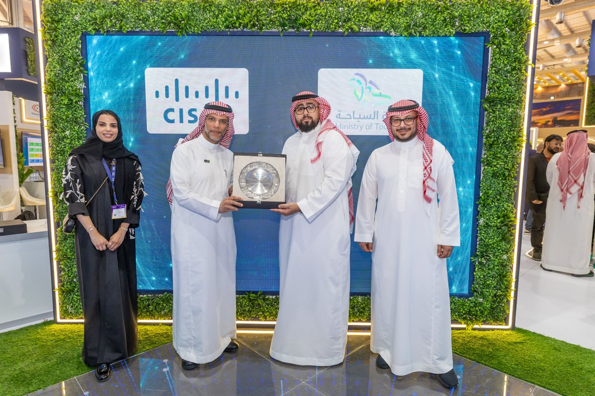 CiscoSaudia's tweet image. At #LEAP24, Cisco recognized Ministry of Tourism of Saudi Arabia for their pivotal role in transforming the network infrastructure in efforts to accelerate their digital transformation in #SaudiArabia. 

@Saudi_MT 
#CiscoLEAP #CiscoSaudi