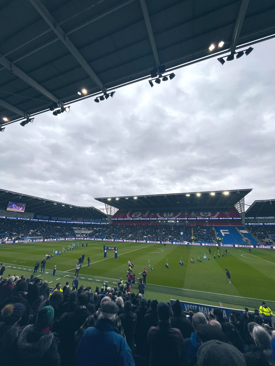 MollyStephens_'s tweet image. Cold &amp;amp; gloomy in south Wales.

Ready for @CardiffCityFC v @IpswichTown on @5liveSport &amp;amp; #BBCFinalScore 🔵🚜⚽️

12:30 KO. 

#BBCFootball