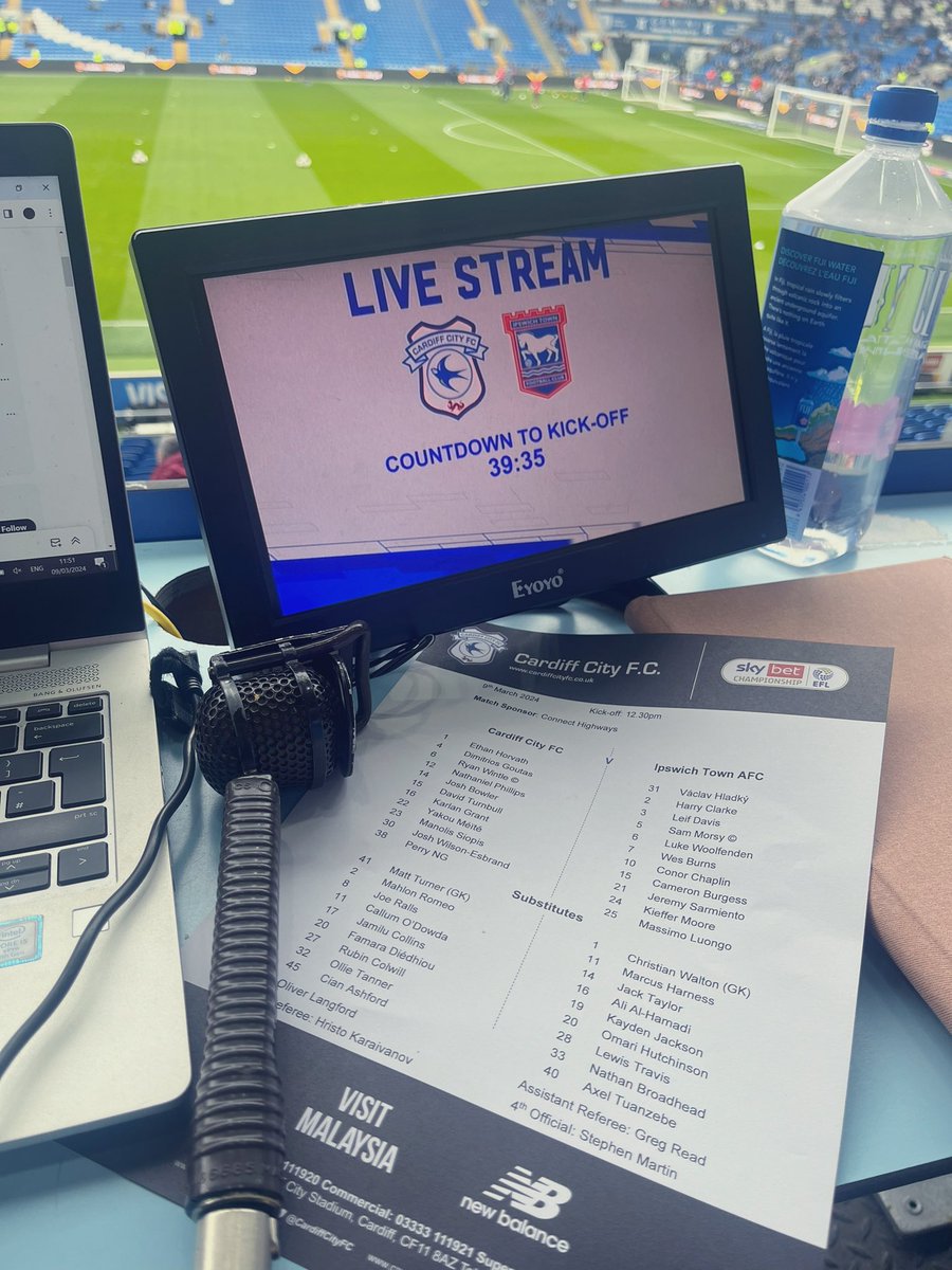 MollyStephens_'s tweet image. Cold &amp;amp; gloomy in south Wales.

Ready for @CardiffCityFC v @IpswichTown on @5liveSport &amp;amp; #BBCFinalScore 🔵🚜⚽️

12:30 KO. 

#BBCFootball