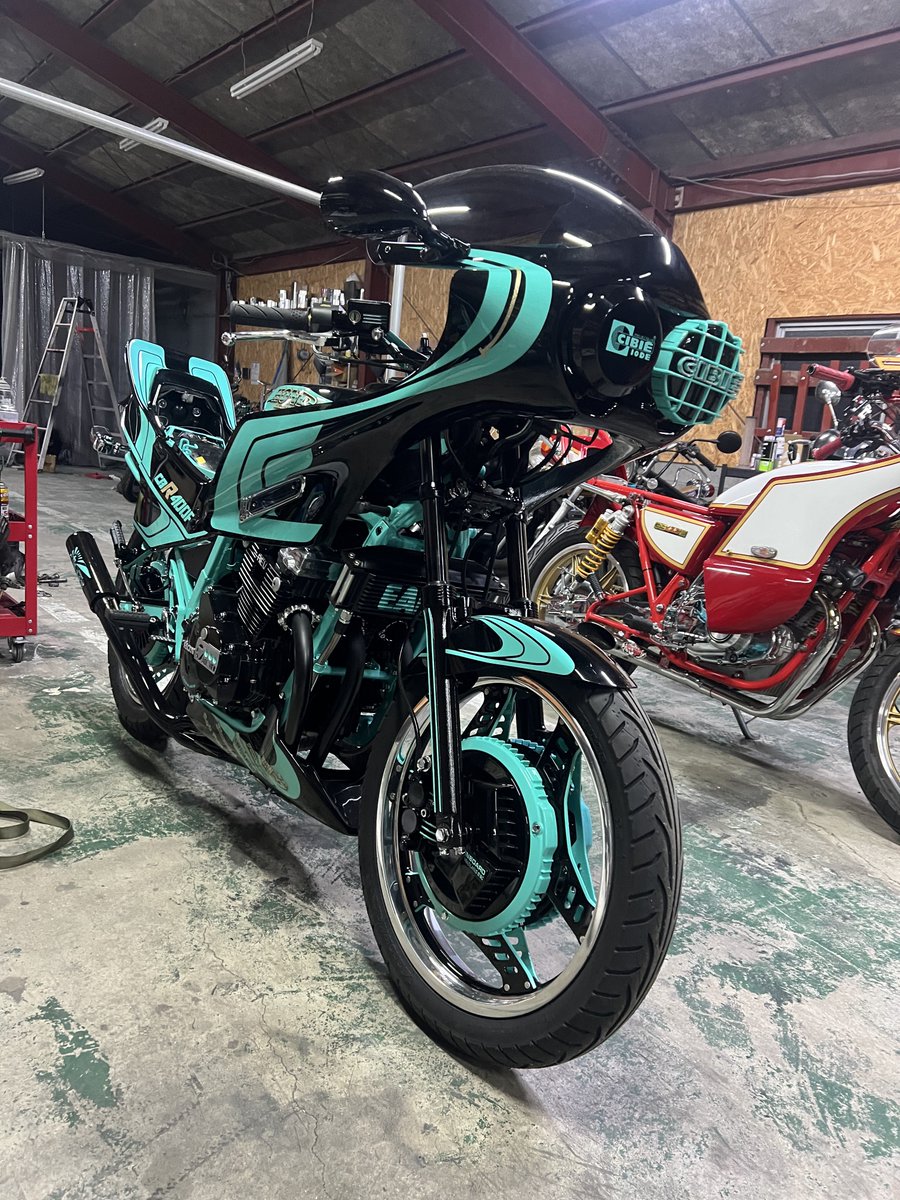 dic_key_dik's tweet photo. バイクサミット　
ブース出展させていただくので当日行かれる方、交流宜しくお願いします✊
過去に作った車両も展示します。
制作中のCBXもですが現状フレーム😂間に合うのでしょうか（笑）
オートメッセ出展のCBRも見れるかも…？
気合いでカウル下げるしか😂
頑張ります😂 https://t.co/If3krzNHRW