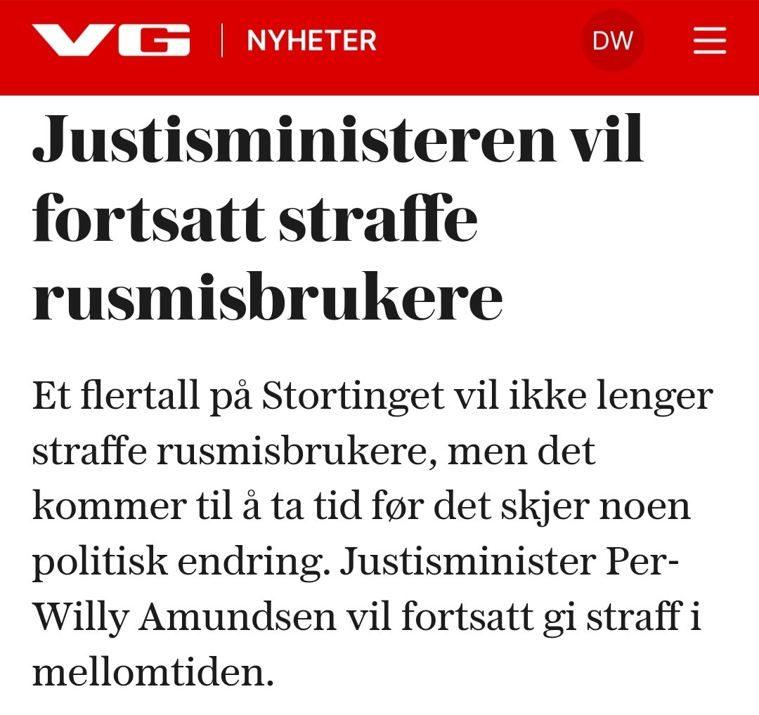 dagw's tweet photo. Justiskomiteens leder marinerer seg i whisky, finner fram telefonen og slipper løs kvinneforakten han normalt ville hatt selvkontroll til å holde i sjakk. Det er nær leksikondefinisjonen av rusmisbruk. Om han ikke synes dette bør straffes, kan han glemme å kreve straff for andre. https://t.co/D9kZjUrRiG