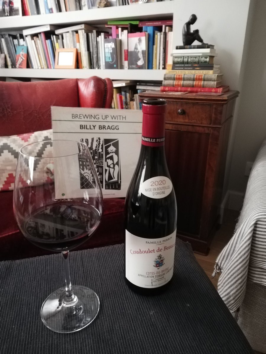 The Saturday Boy.
#FamillePerrin
#CoudouletDeBeaucastel22
#CotesDuRhone
#BrewingUpWith
#BillyBragg