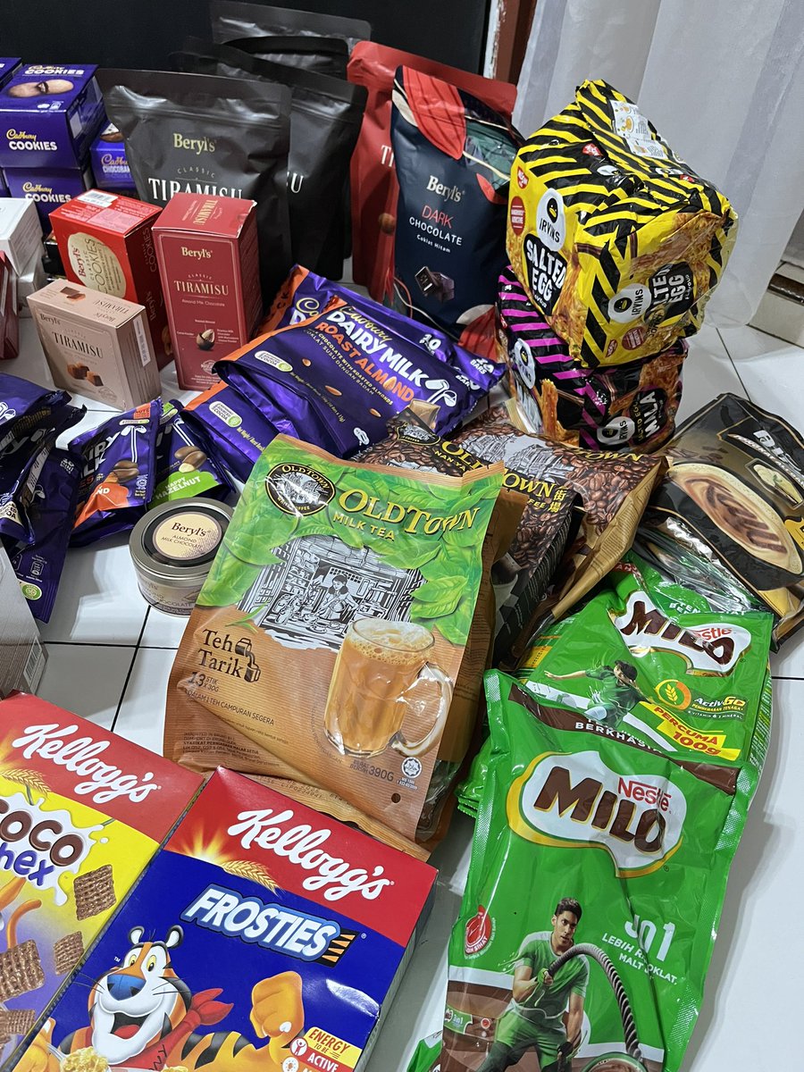 chacaks's tweet photo. tapi gapapa karena happy banyak orderan jastip hahahaha Alhamdulillah 🙏🏻 https://t.co/rDkdjhd9xO