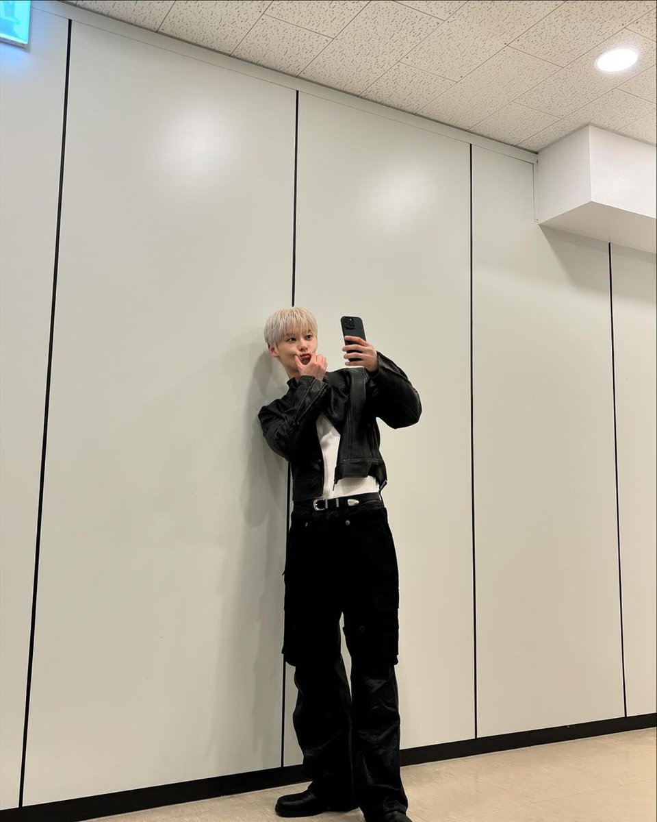 20240309 [optimushwang] 👦🏼🧡🍑
instagram.com/p/C4SyrMQJdwP/…
#황민현 #Hwangminhyun