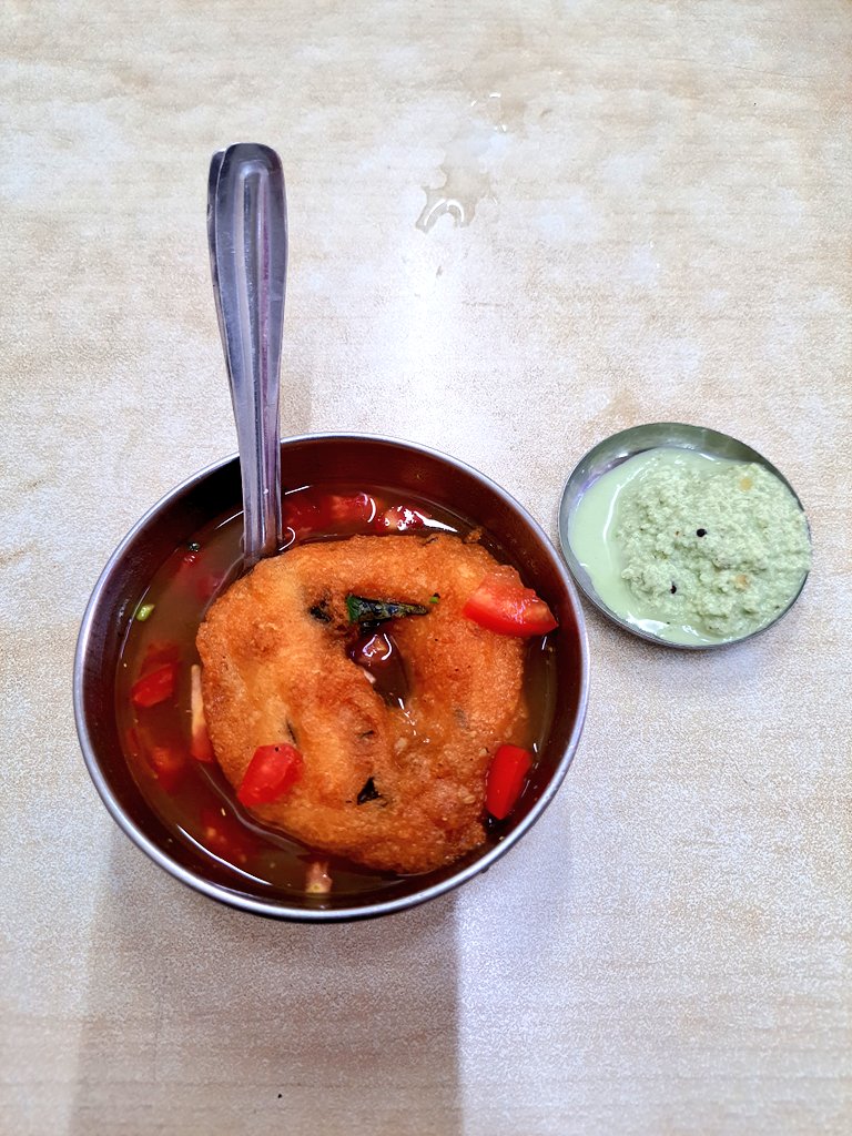 Himalaytrekker's tweet photo. Was at Matunga today, & ofcourse had lunch at the humble Ramashraya
Spicy dynamite Rasam- Vade ๐ฅ
Idli, Mangaluru Buns,
Bisibele bhath & Mosaranna. I like to have a of mix both. Terrific combo!
Meetha- paan to end ๐ฟ
#Ramashraya #Matunga #MiniTN #UdupiSpecial #TasteOfUdupi https://t.co/4whWvhDOXI