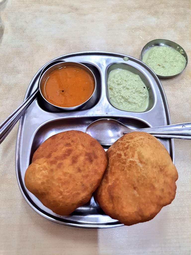 Himalaytrekker's tweet photo. Was at Matunga today, & ofcourse had lunch at the humble Ramashraya
Spicy dynamite Rasam- Vade ๐ฅ
Idli, Mangaluru Buns,
Bisibele bhath & Mosaranna. I like to have a of mix both. Terrific combo!
Meetha- paan to end ๐ฟ
#Ramashraya #Matunga #MiniTN #UdupiSpecial #TasteOfUdupi https://t.co/4whWvhDOXI