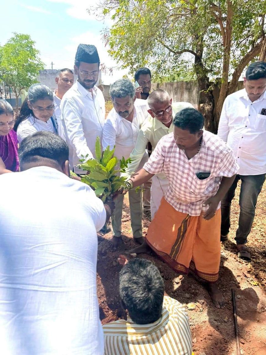 tmmkhqofficial's tweet image. பெண்கள் பள்ளியில் புதிய கட்டுமானத்தை துவங்கிவைத்த மமக பொதுச்செயலாளர்.

@abdulsamadmmk
@trichy_faiz
#Manapparai #abdulsamadmla #mmkmla #mmkitwing

m.facebook.com/story.php?stor…