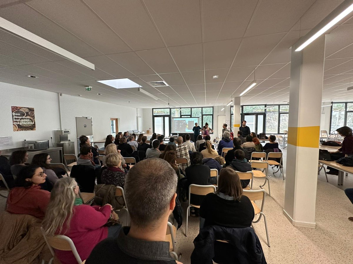 AlixeRSs's tweet photo. Collège Marie Curie aux Lilas, réunion d'information.

#planDurgence93 

@fcpe93 
@FCPE_nationale 
@LionelBenharous 
@AcCreteil 
@NBelloubet 
@GabrielAttal 
@EmmanuelMacron https://t.co/oxa44BIpnm