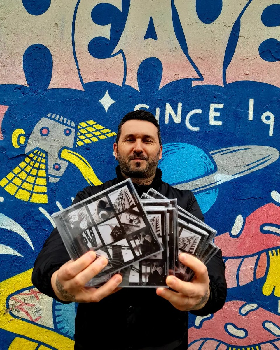 VIIRAPNREVENGE's tweet photo. Seconde Zone est disponible sur Bordeaux chez Total Heaven.
Merci à Martial pour le soutien depuis 2005
#VII #DJMonark #RapAndRevenge #SecondeZone #Bordeaux #TotalHeavenRecordShop https://t.co/uFDgnBymZZ