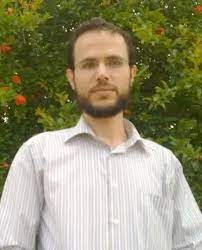 Būdams palestīnietis, es uzaugu, klausoties stāstus. Paturēt stāstu pie  sevis ir savtība un nodevība – stāsti ir paredzēti, lai tos stāstītu un  pārstāstītu. Fragments no Rifaata Al Arīra esejas. "Sabiedrībai droši atdzejas lasījumi' ieraksts:  open.spotify.com/episode/3tWRcL…...