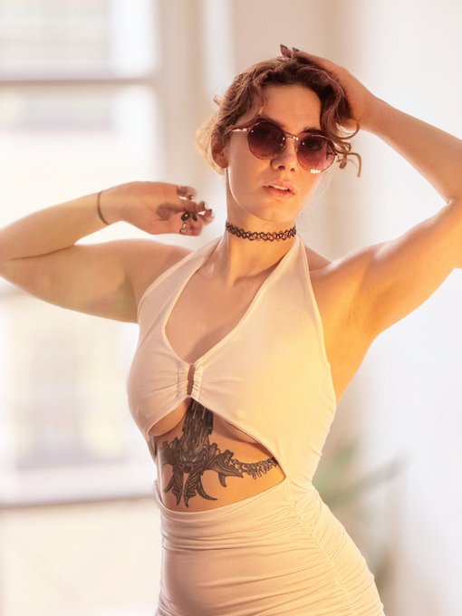 kann ich auch underboob rocken? https://t.co/gMTM6qxQVD