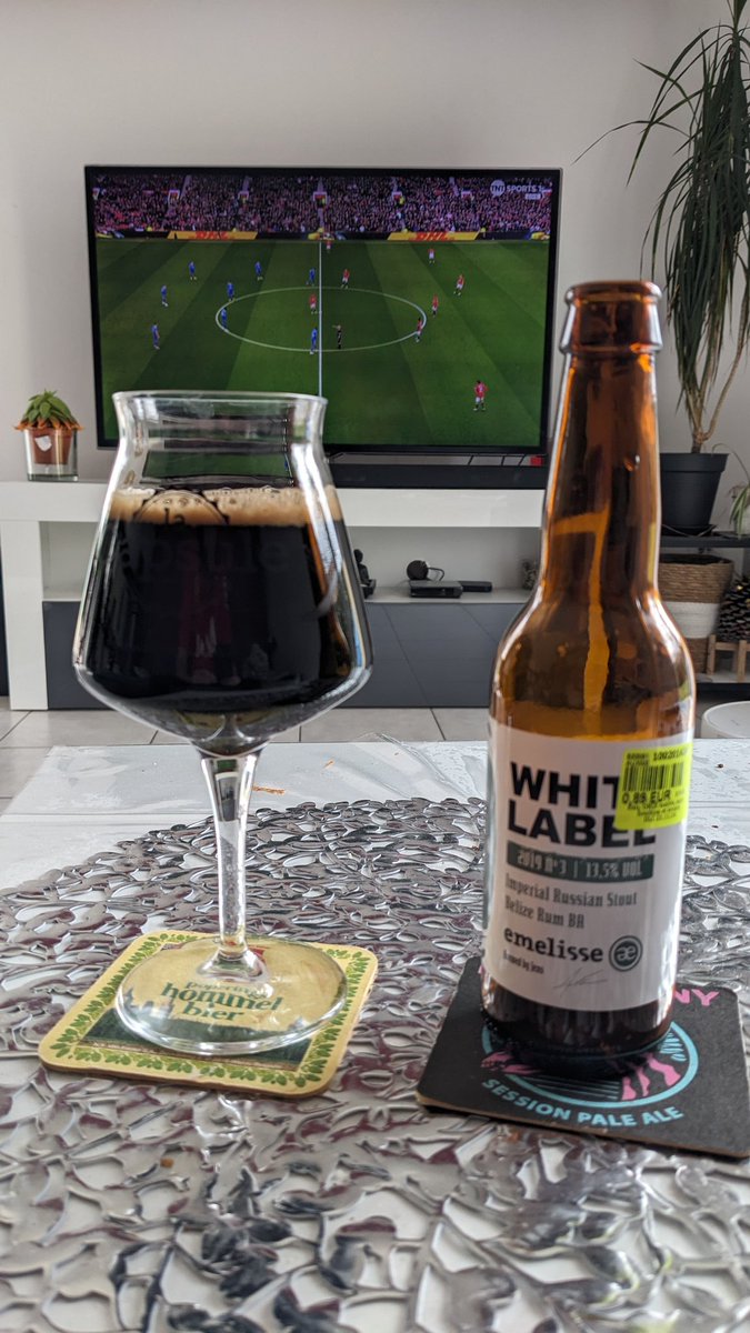 C'est l'heure du dessert, parfait avec cette IRS vieilli en rhum du Belize 😋
#CraftBeer 
#MUNEVE 
#MUFC 
#noz