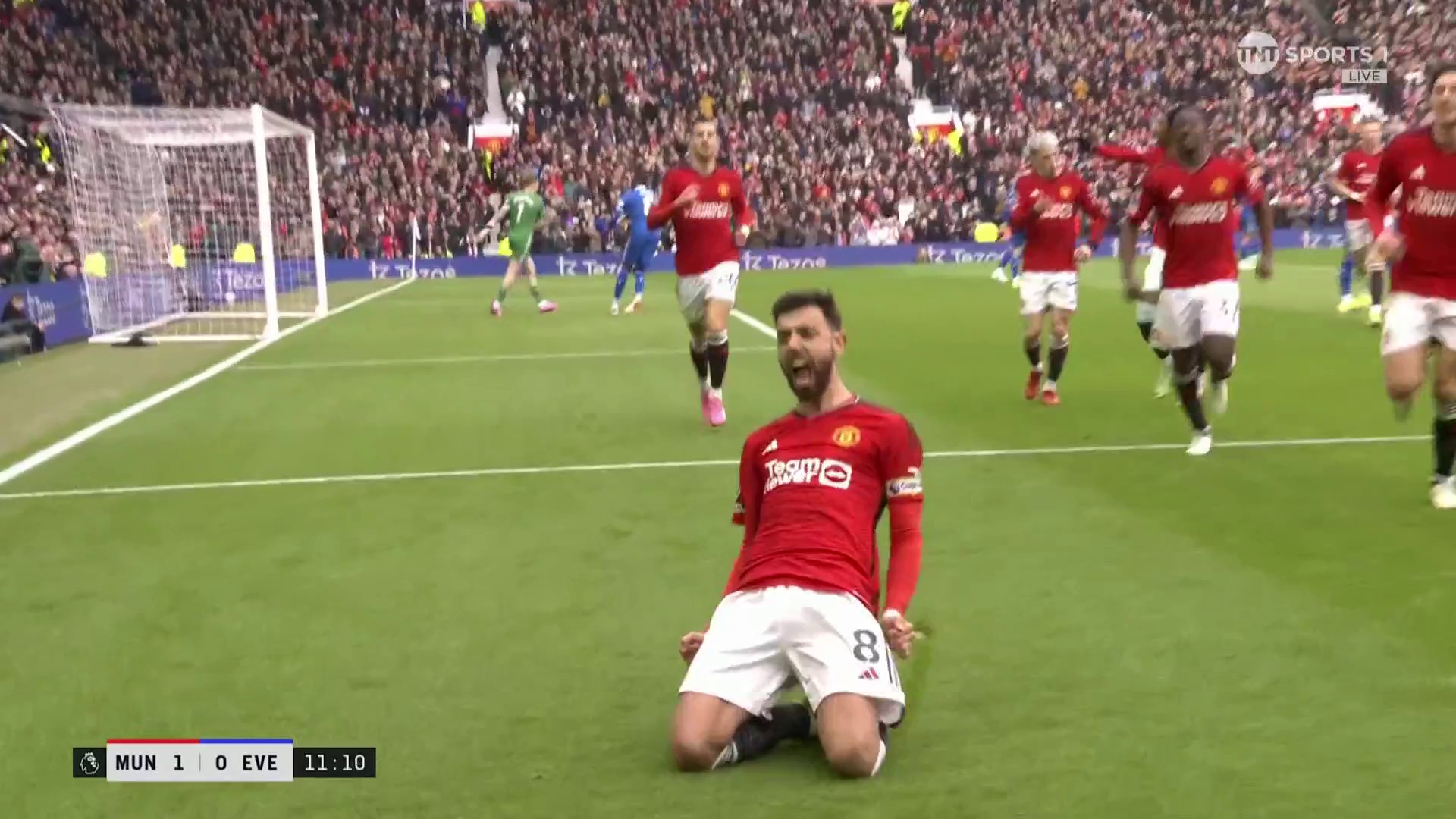 Fernandes’ penalty gives Man Utd lead v. Everton