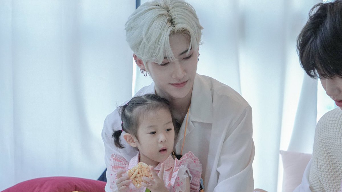 kittycatrui's tweet photo. ricky with babies  (ෆ˙ᵕ˙ෆ) https://t.co/lqDfKEh58v