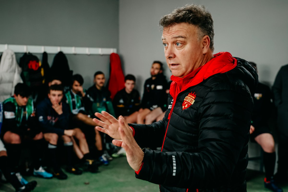 ESFundacion's tweet photo. SELECCIÓN 🇪🇦 DE MINI⚽️| 
¡La selección busca a los jugadores que defenderán a España en el Europeo de Sarajevo (Bosnia) en junio! Jugadores de las ligas asociadas a la @AEMINIFUTBOL en Tenerife, Valencia, Alicante, Zaragoza, Málaga, Oviedo, Avilés, Valladolid y Madrid participan hoy en el draft convocado por el cuerpo técnico de la Selección Española de Minifútbol para armar un combinado lo más competitivo posible para esta segunda cita europea en la que participa la Selección desde que se encarga de su gestión nuestra Fundación, tras el acuerdo firmado con la Asociación Nacional. 
El seleccionador, Pedro Pablo Crespo, sus ayudantes Diego de la Torre y Fran Asenjo observan hoy a los jugadores en los campos de Pepe Rojo de Valladolid, acompañados por Eusebio Sacristán y Juan Carlos Rodríguez y el presidente de la AEMF, Pachi Santirso.