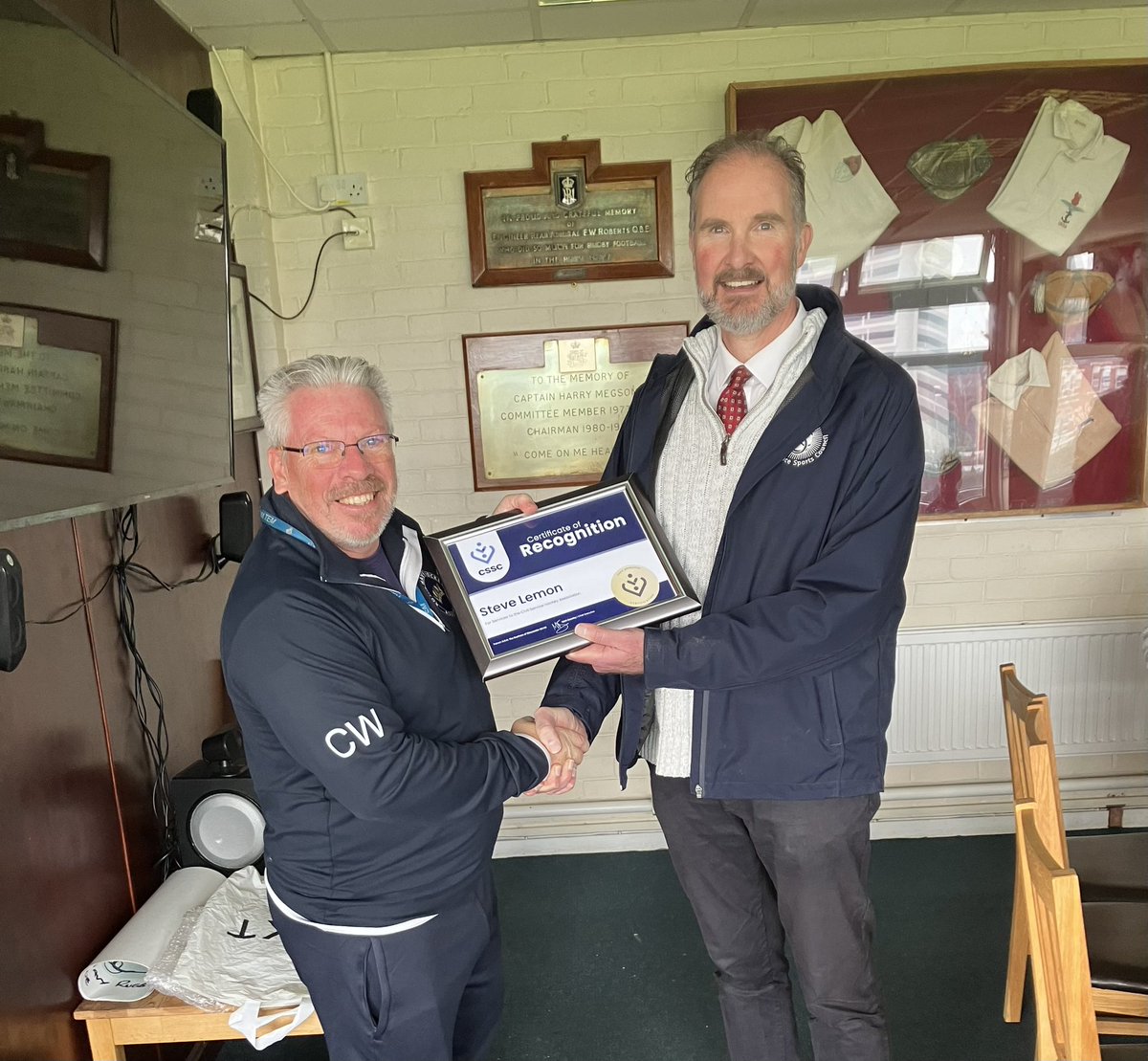 CSSC Chief Exec Matt Bazeley presents a well deserved Certificate of Recognition to Steve Lemon, CSHA Rep Coach, to mark over 30 years service to Civil Service hockey as a player and volunteer.  #MyCSSC