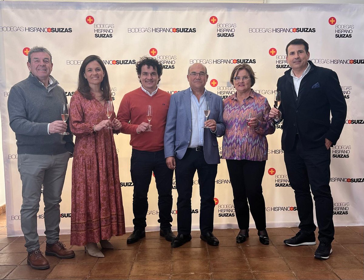 PabloOssorio's tweet image. 14 edición de la Fiesta del Botillo en @HispanoSuizas. Orgulloso de celebrar esta jornada con el manjar de mi tierra y el aforo completo.
   Gracias a Javier Haba, enólogo de Bodegas Adriá de #VillafrancaDelBierzo, por acompañarnos. Y a todos los que habéis venido a disfrutar 🫶🏼
