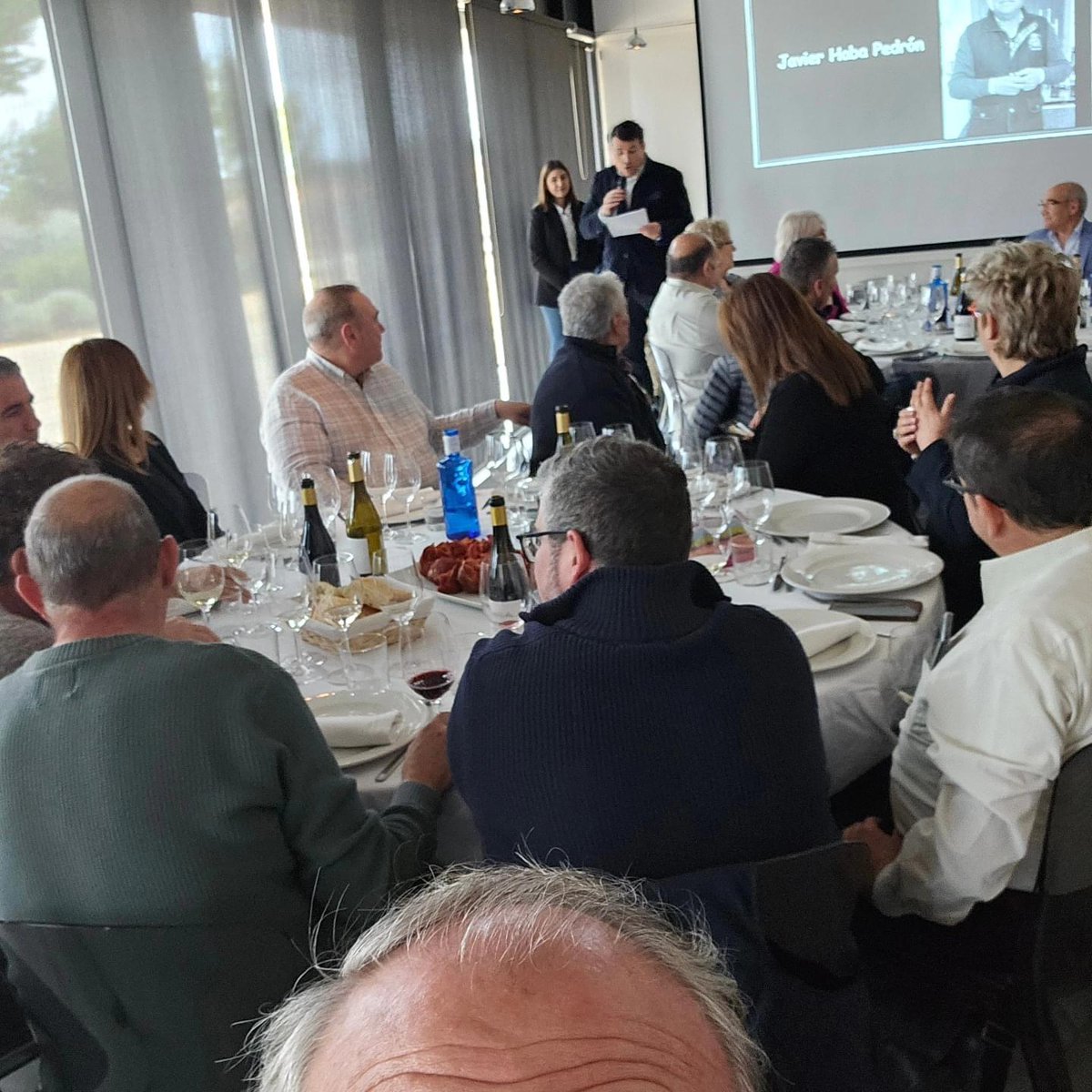 PabloOssorio's tweet image. 14 edición de la Fiesta del Botillo en @HispanoSuizas. Orgulloso de celebrar esta jornada con el manjar de mi tierra y el aforo completo.
   Gracias a Javier Haba, enólogo de Bodegas Adriá de #VillafrancaDelBierzo, por acompañarnos. Y a todos los que habéis venido a disfrutar 🫶🏼