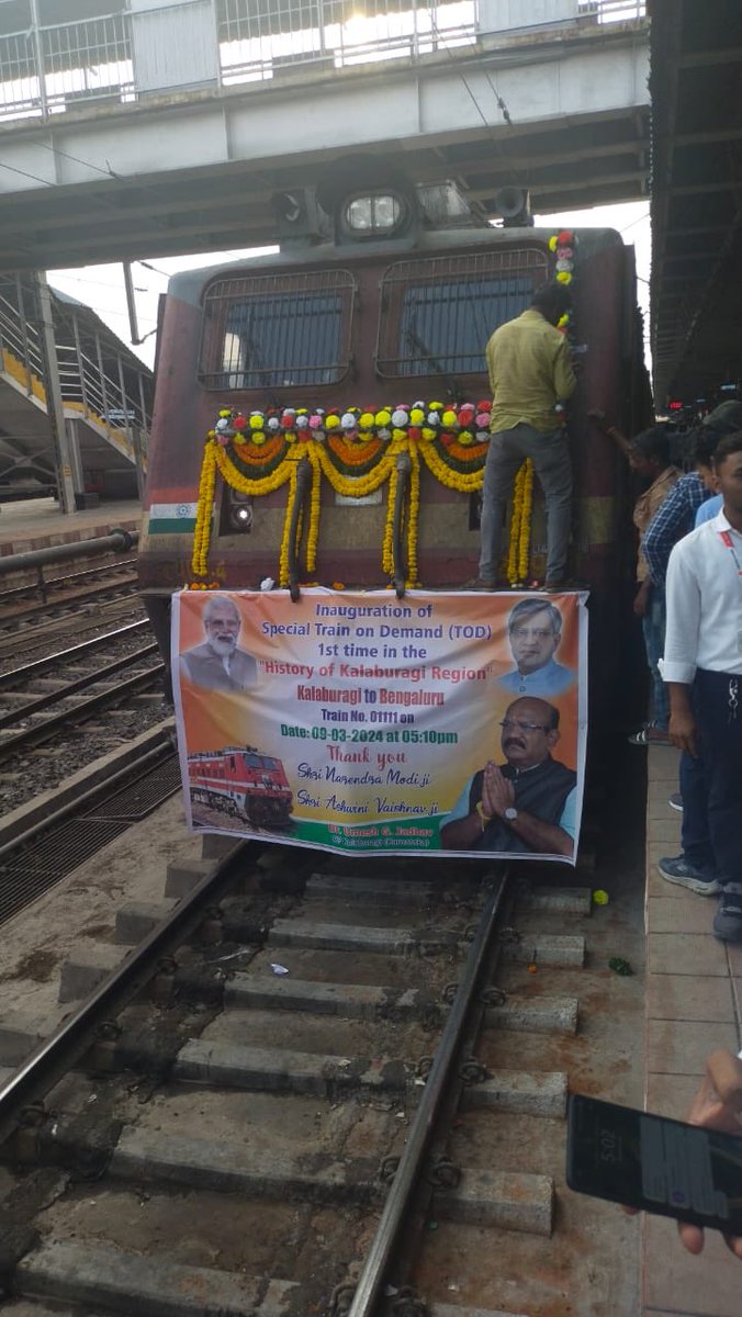 rlyhydka's tweet photo. Congratulations #Kalaburagi for Train on demand to #SMV Bengaluru 

Big thank you to ⁦@UmeshJadhav_BJP⁩ ji ⁦@AshwiniVaishnaw⁩ ji 
Also request to make this train daily &amp; making to arrive Bengaluru around 6:00am

Also request residents to utilise this train https://t.co/L224HvYSET