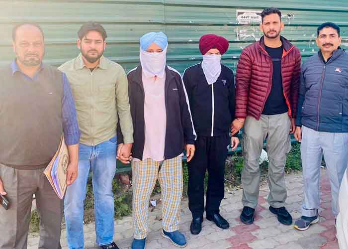 HSBawa_Official's tweet photo. PSIEC ਦੇ ਪਲਾਟਾਂ ਦੀ ਗੈਰਕਾਨੂੰਨੀ ਵੰਡ ਕਰਨ ਵਾਲੇ ਛੇ ਅਧਿਕਾਰੀਆਂ ਵਿਰੁੱਧ ਵਿਜੀਲੈਂਸ ਬਿਊਰੋ ਵੱਲੋਂ ਮੁਕੱਦਮਾ ਦਰਜ; CGM ਤੇ GM ਗ੍ਰਿਫਤਾਰ  https://t.co/OhhhnSyM7y

#PunjabVigilance #Arrested #Books #PSIEC #CGM #Chandigarh #AmarjeetSinghKahlon #SPSingh #VijayGupta #DarshanGarg #YesPunjab https://t.co/2yoqbVerBo