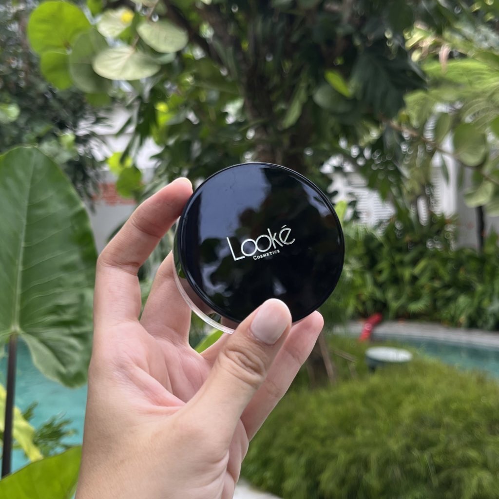 lookecosmetics's tweet image. 𝐒𝐓𝐎𝐏 🚦🛑

Sini kumpul minké mau bagi-bagi rahasia tentang loose powder!🤫

𝘔𝘢𝘬𝘦𝘶𝘱 𝘩𝘢𝘤𝘬𝘴 𝘺𝘢𝘯𝘨 𝘸𝘢𝘫𝘪𝘣 𝘣𝘢𝘯𝘨𝘦𝘵 𝘬𝘢𝘭𝘪𝘢𝘯 𝘤𝘰𝘣𝘢!