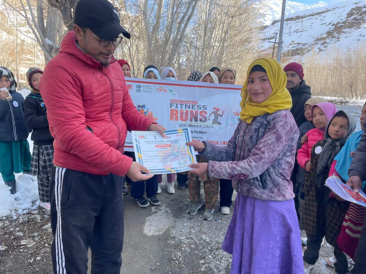 airnewskargil's tweet photo. @NYKkargil Sparks Empowerment with #NariShaktiFitnessRuns
Witnessed participation of more than 200 women from 8 blocks
Organized with vision of igniting a desire for self-care &amp; unleashing the inner strength of each woman, proved to be a resounding success

@dc_Kgl @prasarbharti https://t.co/QsWg2IhM8d