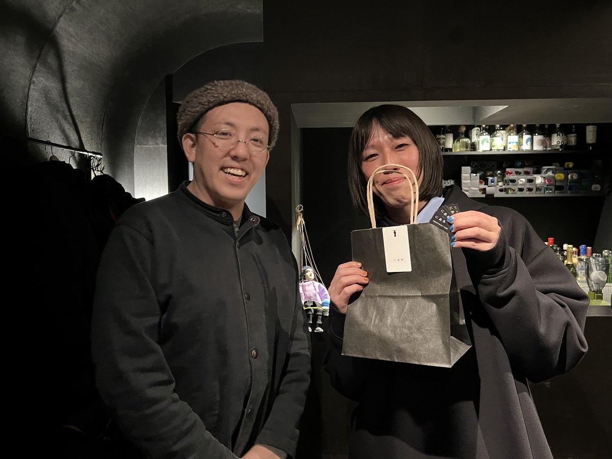 moon_angel14's tweet image. パラッ🌙
本日、ゐきましたパラオートスコピー🥰
宝物💎もったいない気もしますが。ちゃんと使います。丁寧に🪀

話題の｢ケ｣も現物触らせて頂き、コレはやヴぁいとなりました✨

にゐる様に行くと本当にいつも楽しい♥️
時間が溶けます⎝｡⌓°⎞

トニー・シェックの人形ナイス

#にゐる #yoyo #yyr